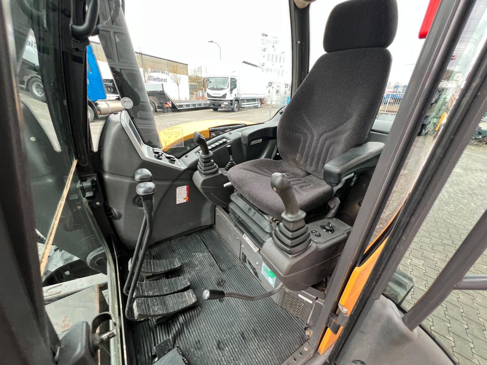 Fahrzeugabbildung MECALAC 8MCR GreenJob / 3.657h / Mulcher Greifer  Löffel