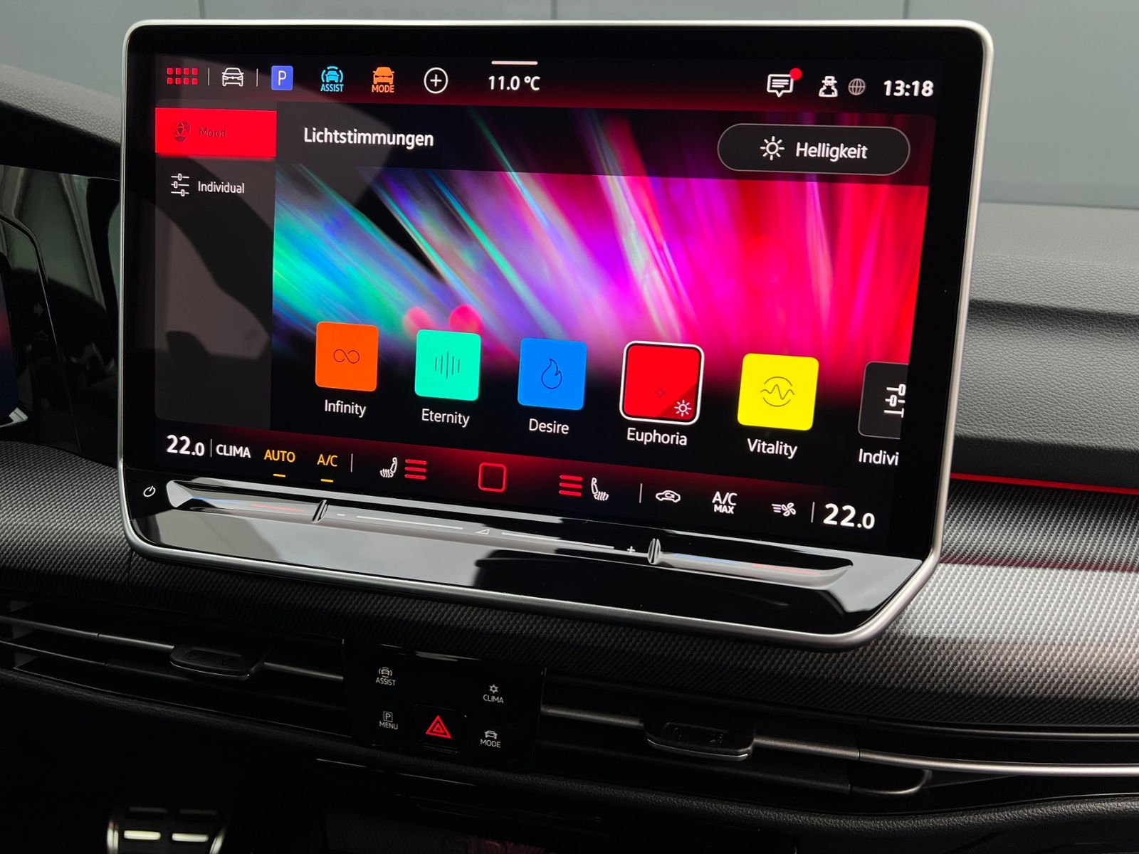 Fahrzeugabbildung Volkswagen Golf VIII R 2.0 TSI DSG 4MOTION *IQ.Light, Black