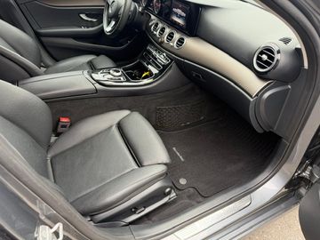 Mercedes E 220 - 12