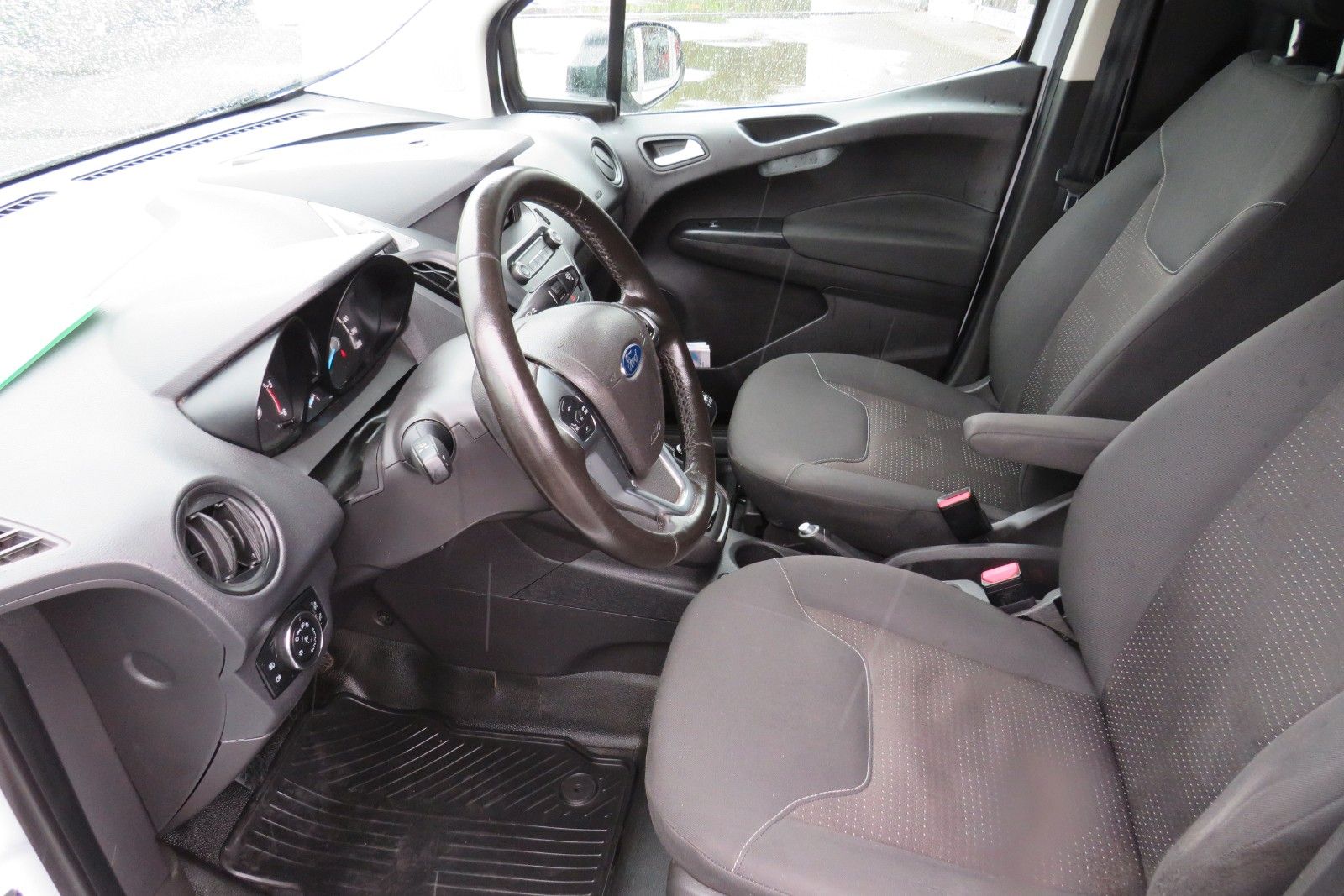 Fahrzeugabbildung Ford Transit Courier TREND NAVI SCHECKHEFT 1.HD