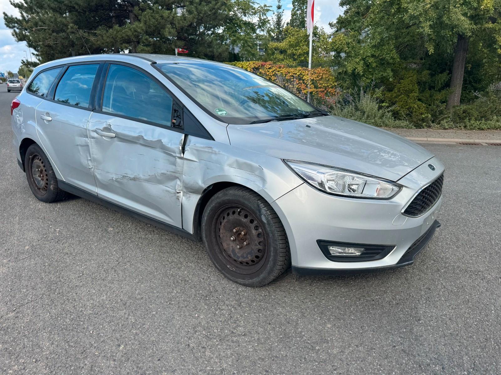 Ford Focus 2015 — interior