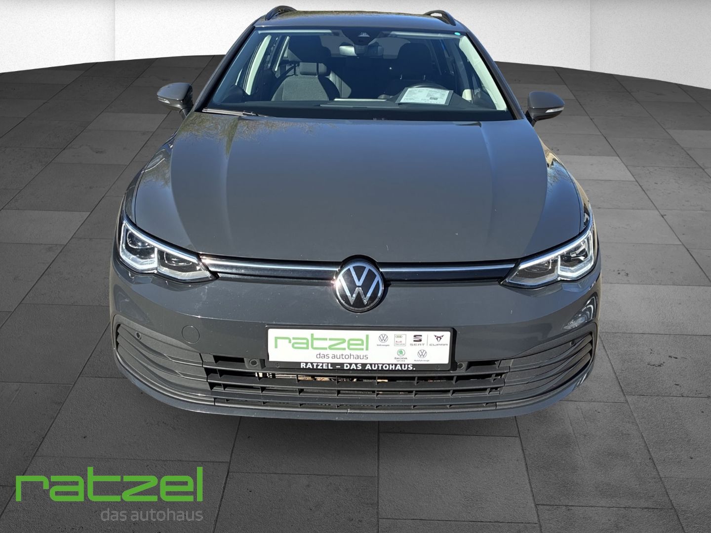 Fahrzeugabbildung Volkswagen Golf Variant Life 1.0 eTSI DSG Navi LED Matrix K