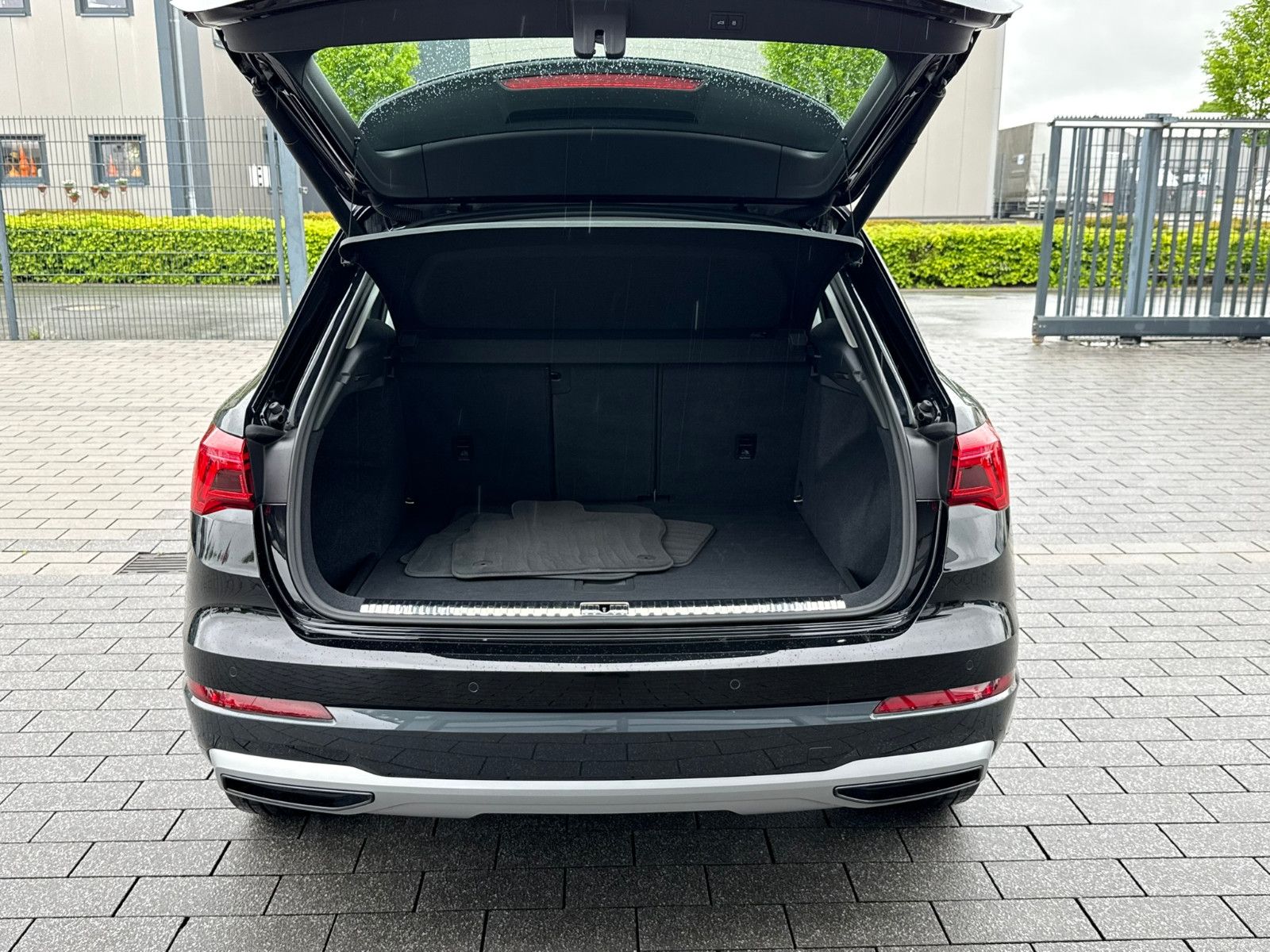 Fahrzeugabbildung Audi Q3 40 TFSI quattro advanced