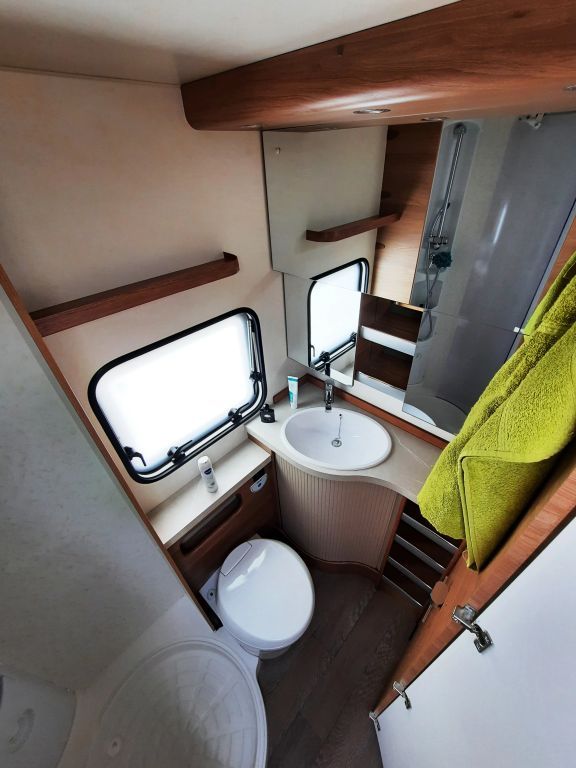 Fahrzeugabbildung Hobby De Luxe 545 KMF Autark/Mover/Combi 6/1. Hand