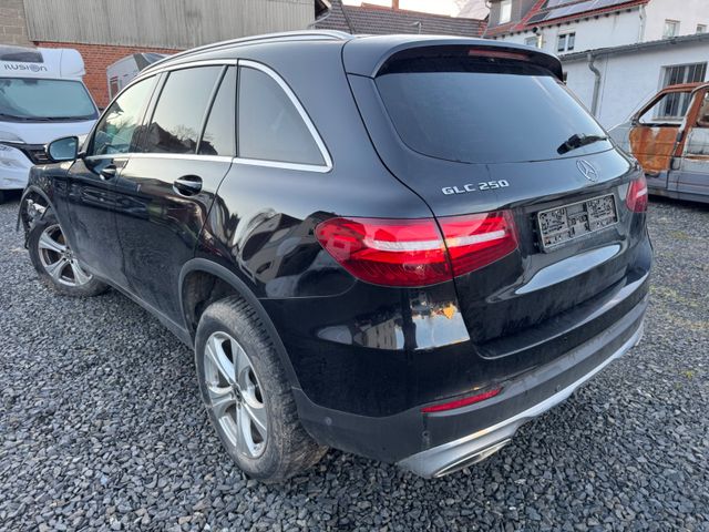 Mercedes-Benz GLC 250 4-Matic*AMG*LEDER*LED*OFFROAD*UNFALL*