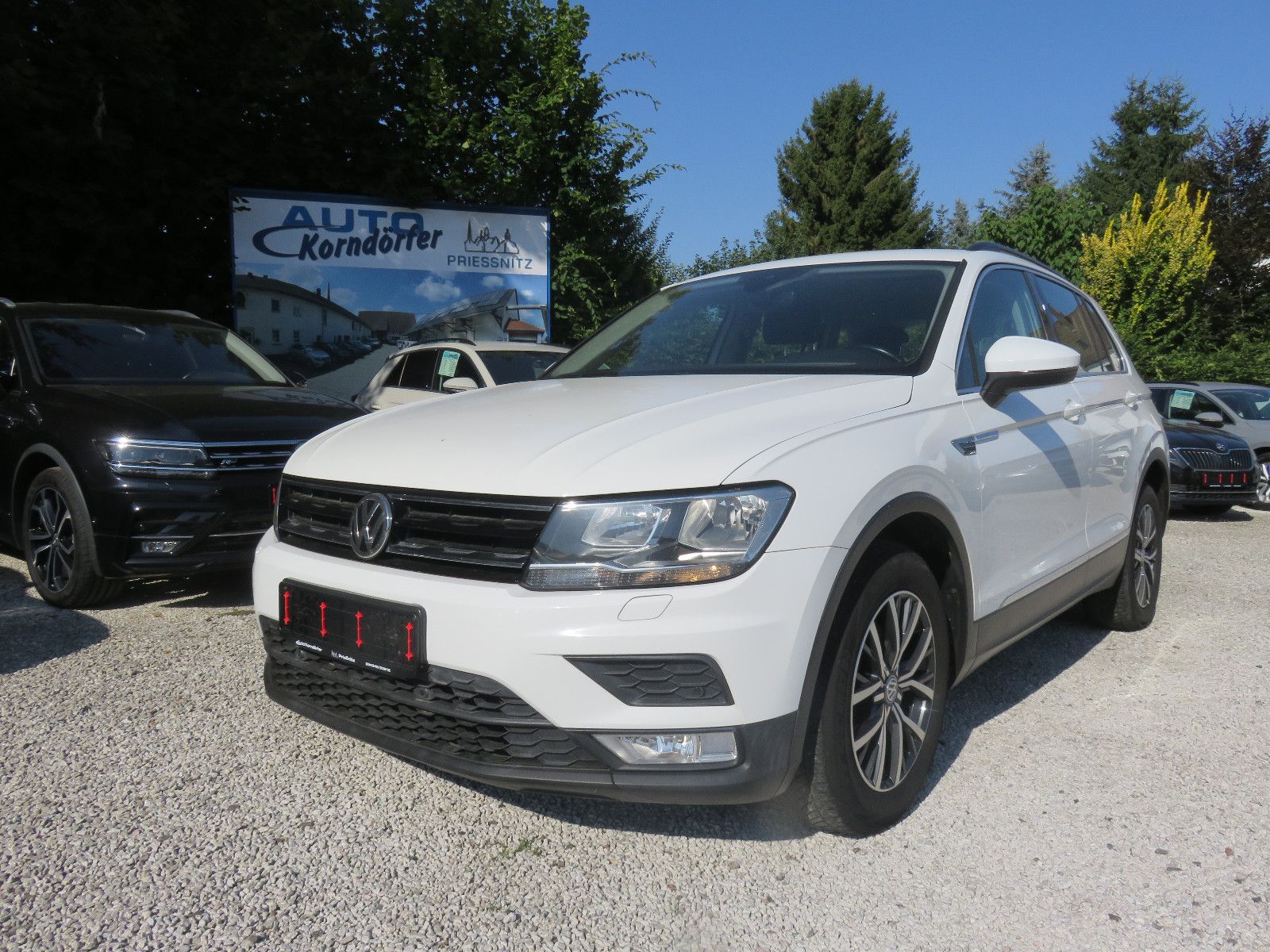 Volkswagen Tiguan - 1
