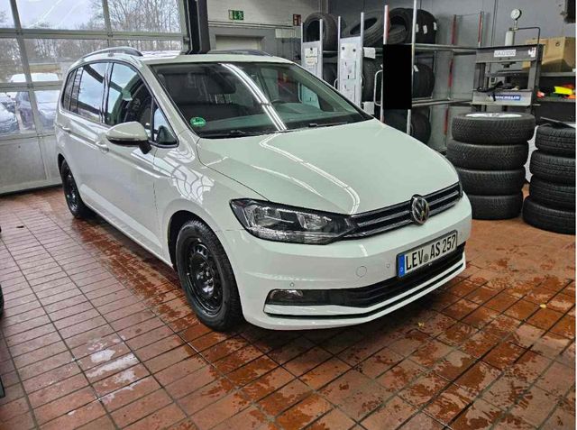 Volkswagen Touran 2.0d Comfortl  NAVI/PANO/AHK/SPORTFAW/8Fa