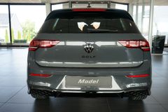 VW Golf 1.5 eTSI R-Line Black Style | Pano | HuD VW Golf 1.5 eTSI R-Line Black Style | Pano | HuD