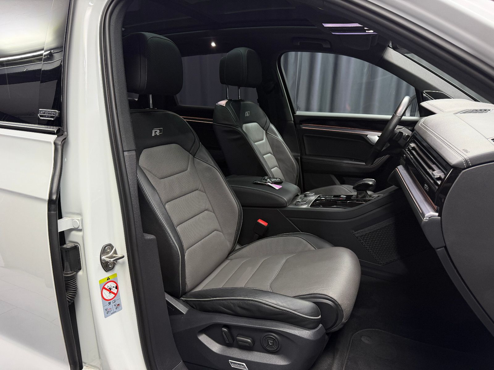 Fahrzeugabbildung Volkswagen Touareg R-Line 4Motion|PANO|NIGHT|LAST EDITION|