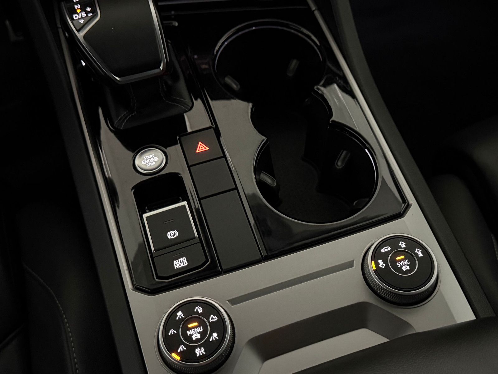 Fahrzeugabbildung Volkswagen Touareg 4Motion R-LINE/DAB+/MATRIX IQ/AHK/21 ZO