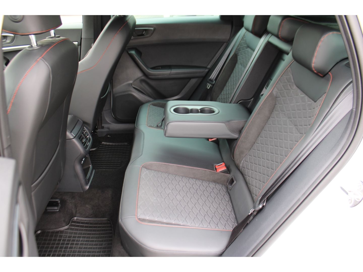 SEAT Ateca FR 1.5 TSI ACT ACC LED TWA AHK Navi beats - Image 8