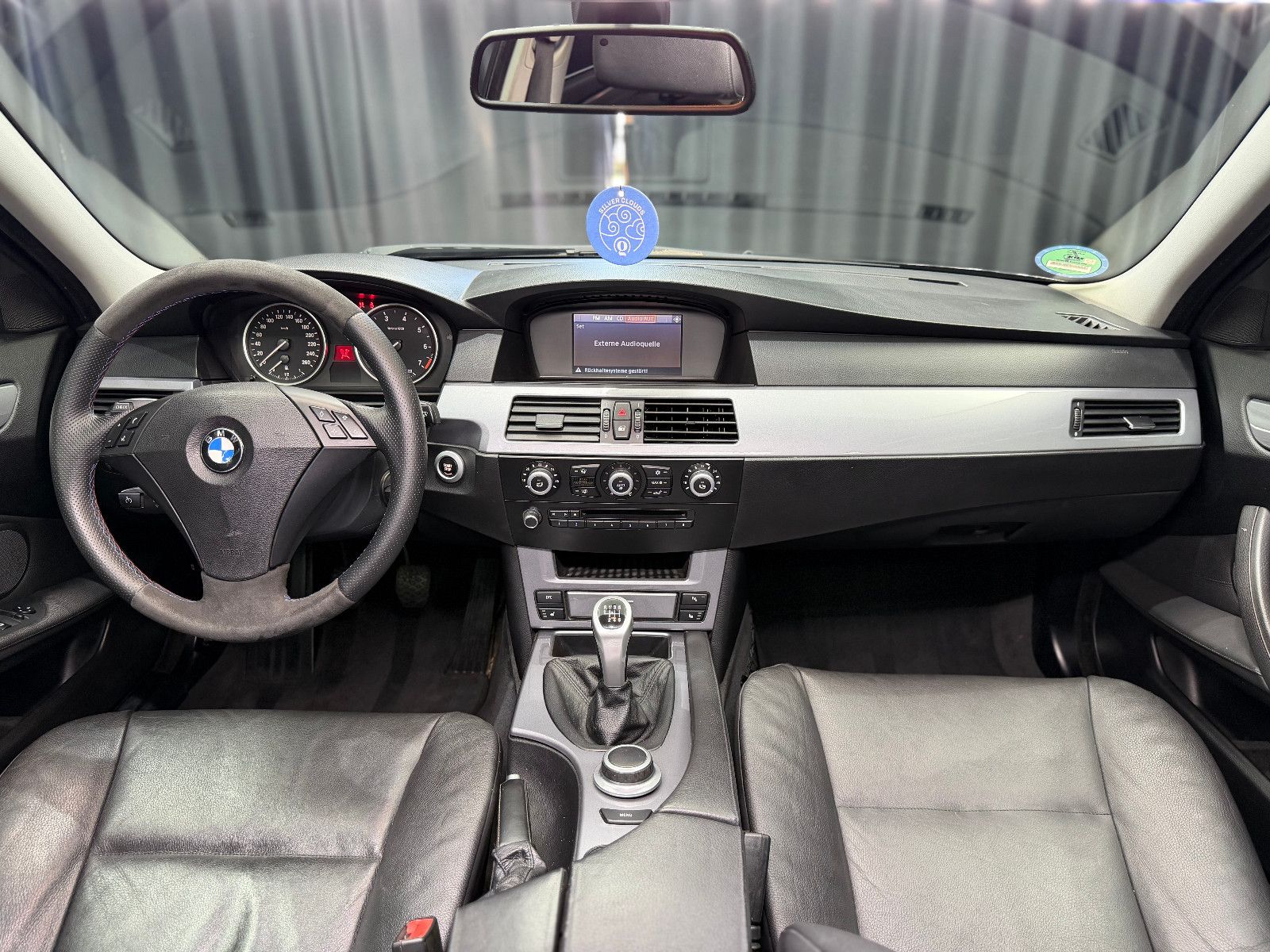 Fahrzeugabbildung BMW 523I Touring |PDC|PANO|NAVI|LEDER