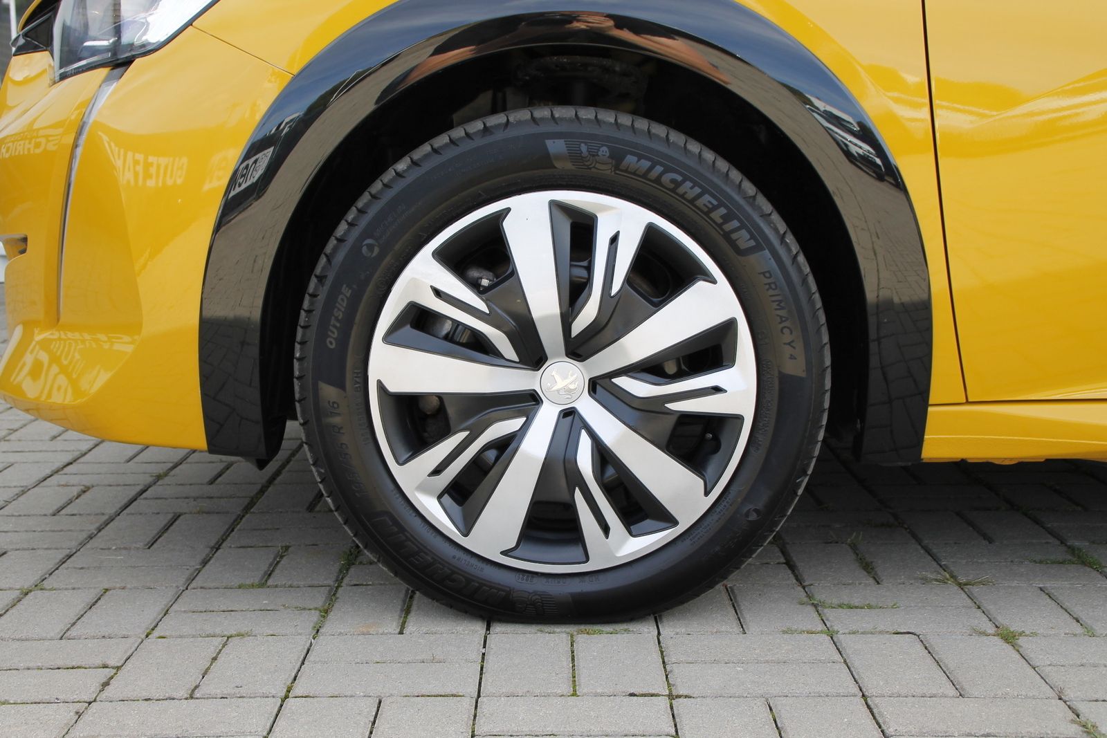Fahrzeugabbildung Peugeot e-208 Active