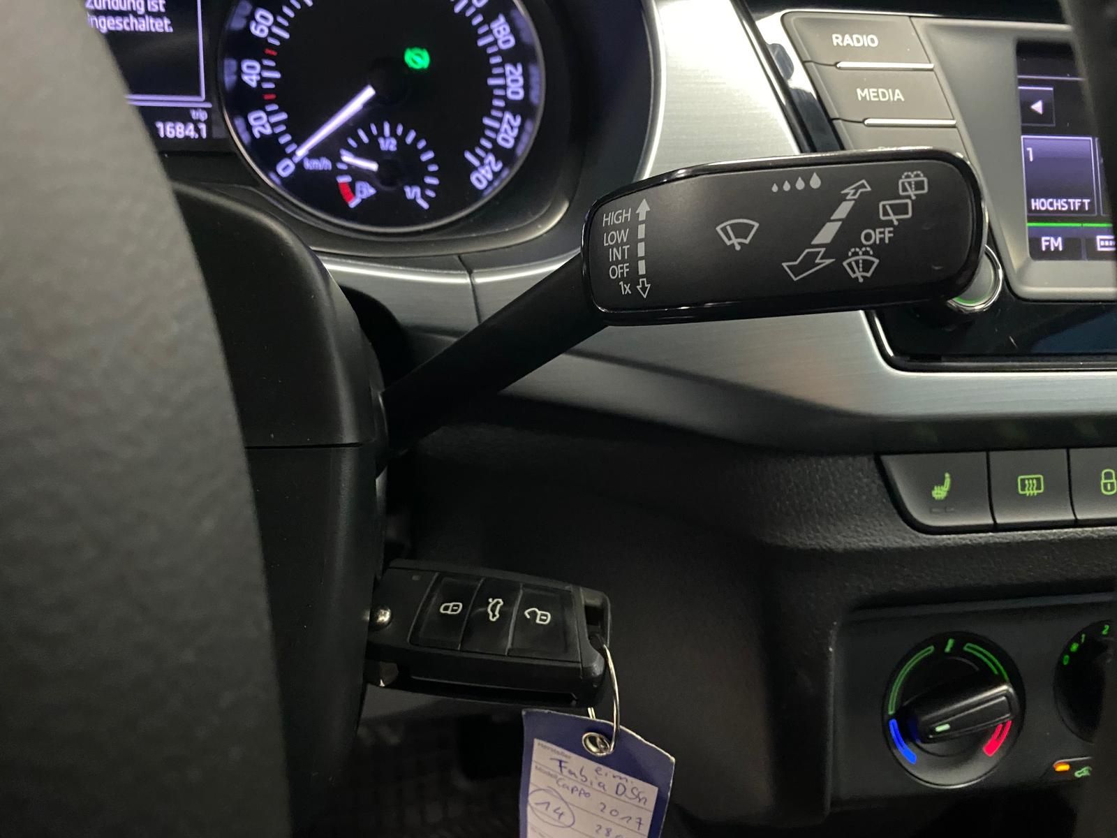Fahrzeugabbildung SKODA Fabia 1.0 TSI DSG Ambition+Allwetter+PDC+1.Hand+