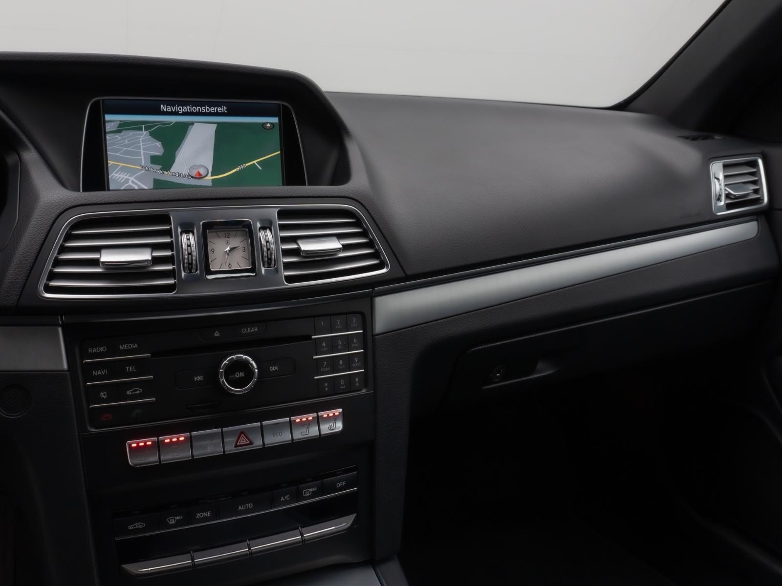 Mercedes-Benz E 200 Cabrio LED Sitzhzg Navi PDC Tempomat Leder