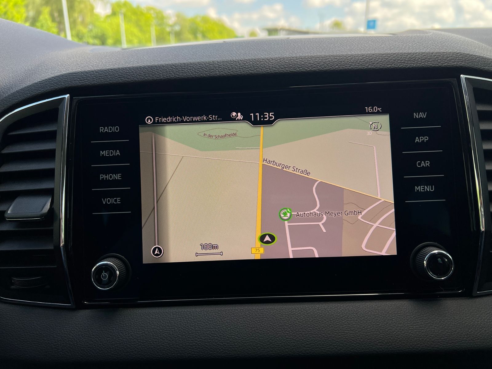 Fahrzeugabbildung SKODA Karoq 1.5 TSI ACT Drive 125 years *AHK, LED, Sta