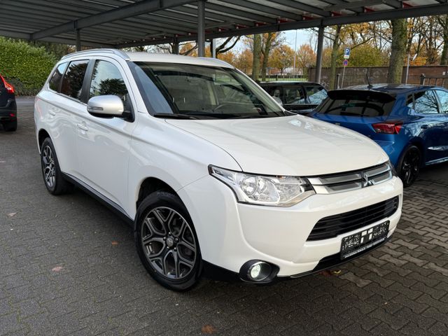 Mitsubishi Outlander Diamant Edition 2WD|NAVI|RKAM|1.HAND