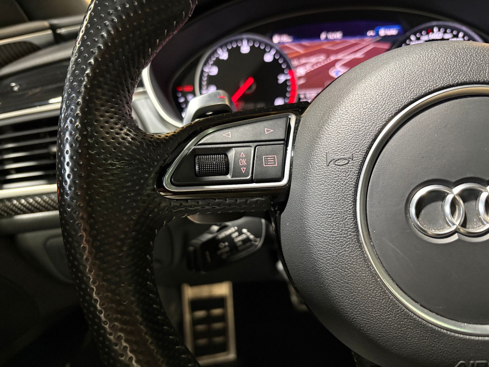 Fahrzeugabbildung Audi RS6 Avant 4.0 TFSI quattro performance/RAUTE/360