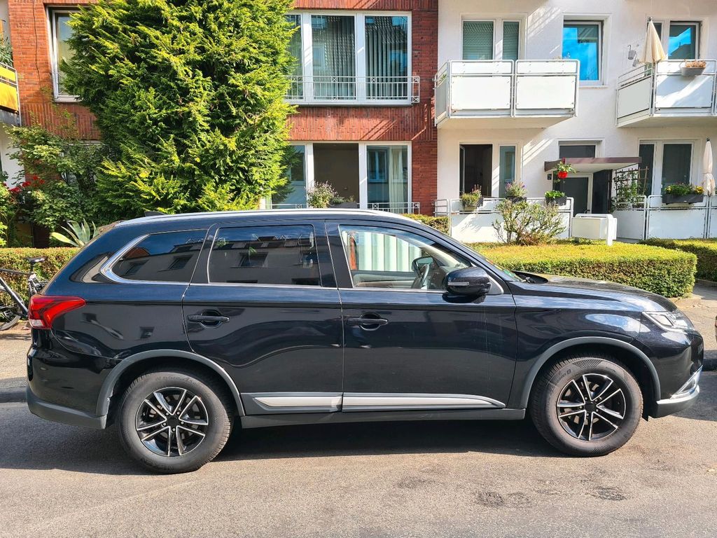 Image of Mitsubishi Outlander