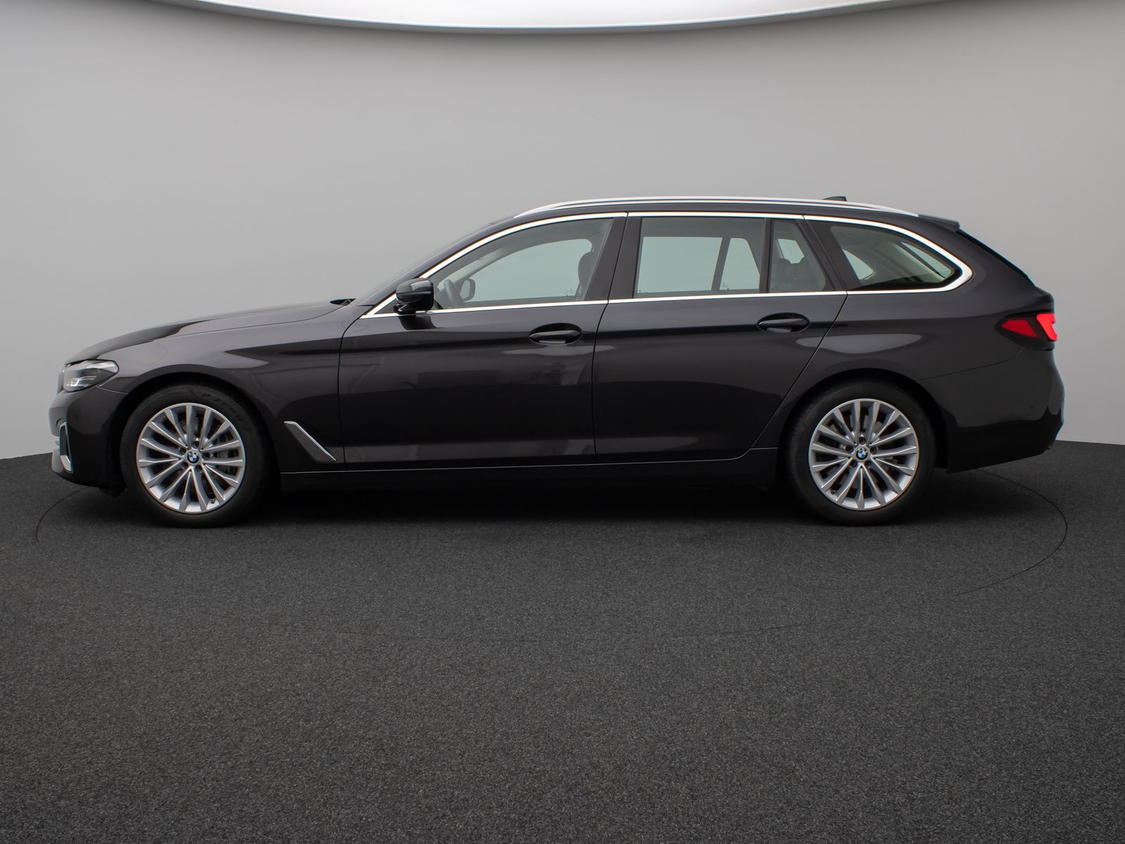 Fahrzeugabbildung BMW 530d Luxury Line Panorama Kamera DAB HiFi Alarm