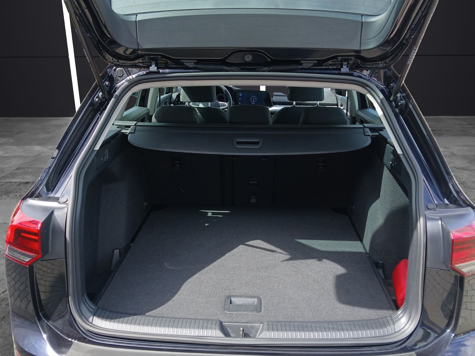 Fahrzeugabbildung Volkswagen Golf VIII Variant TDI Life LED Navi AID ACC Park