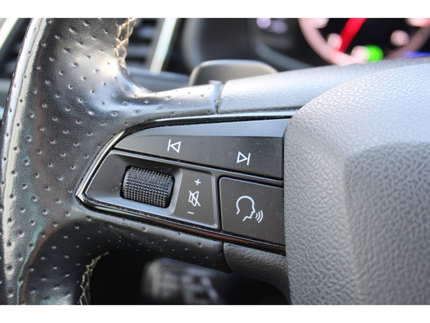 Fahrzeugabbildung SEAT Leon 300 4Drive Cupra Remus H&R DSG ACC LED Pano