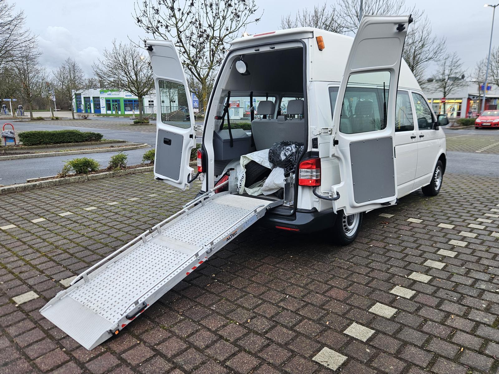 Volkswagen T5 2.0TDI L2H2 8Sitze Behinderten Rampe Klima SH