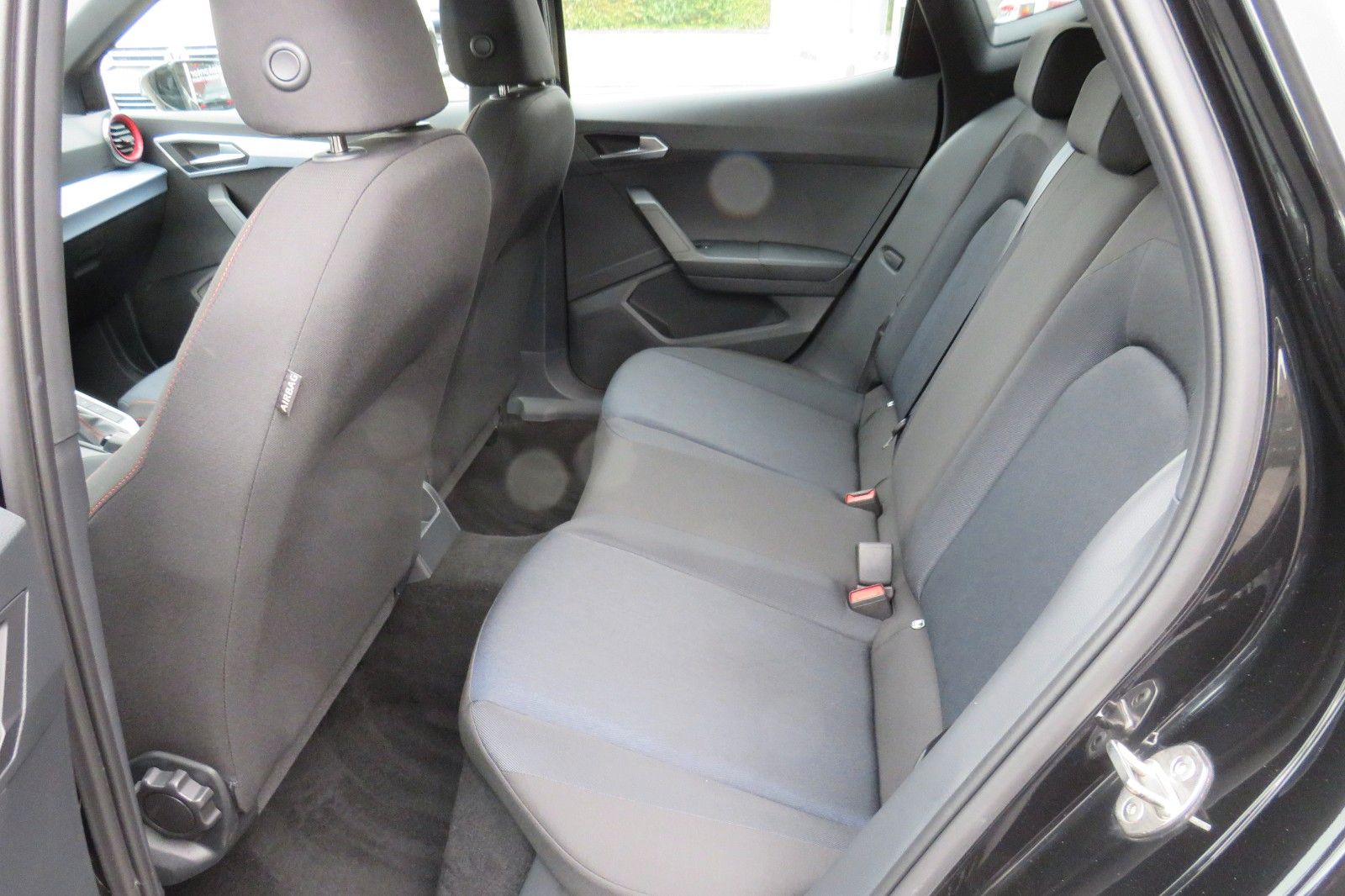 Fahrzeugabbildung SEAT Arona FR DSG NAVI SITZH. KAMERA ACC ASSISTENT-PA
