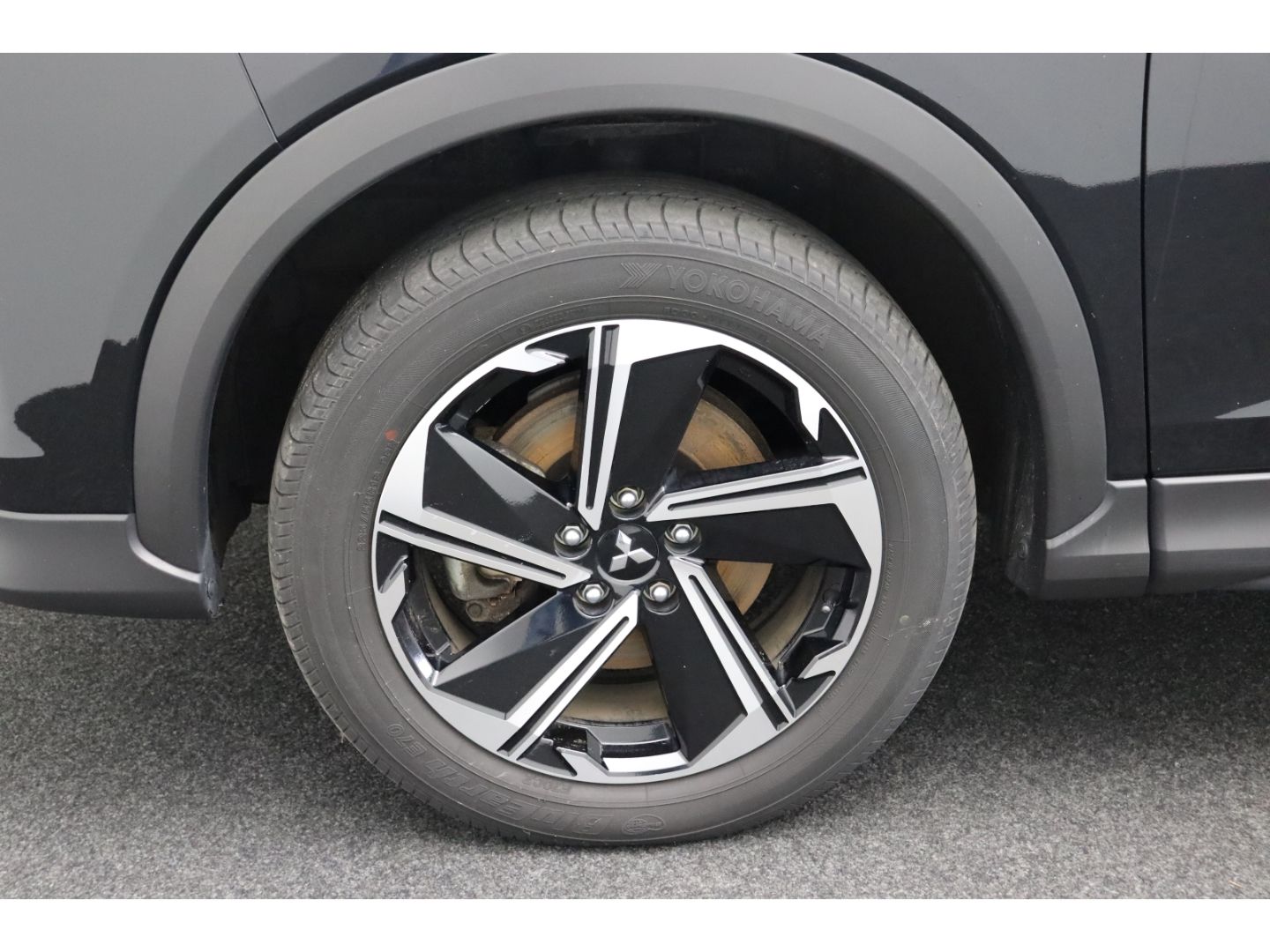 Fahrzeugabbildung Mitsubishi Eclipse Cross Basis Hybrid 4WD Rückfahrkamera