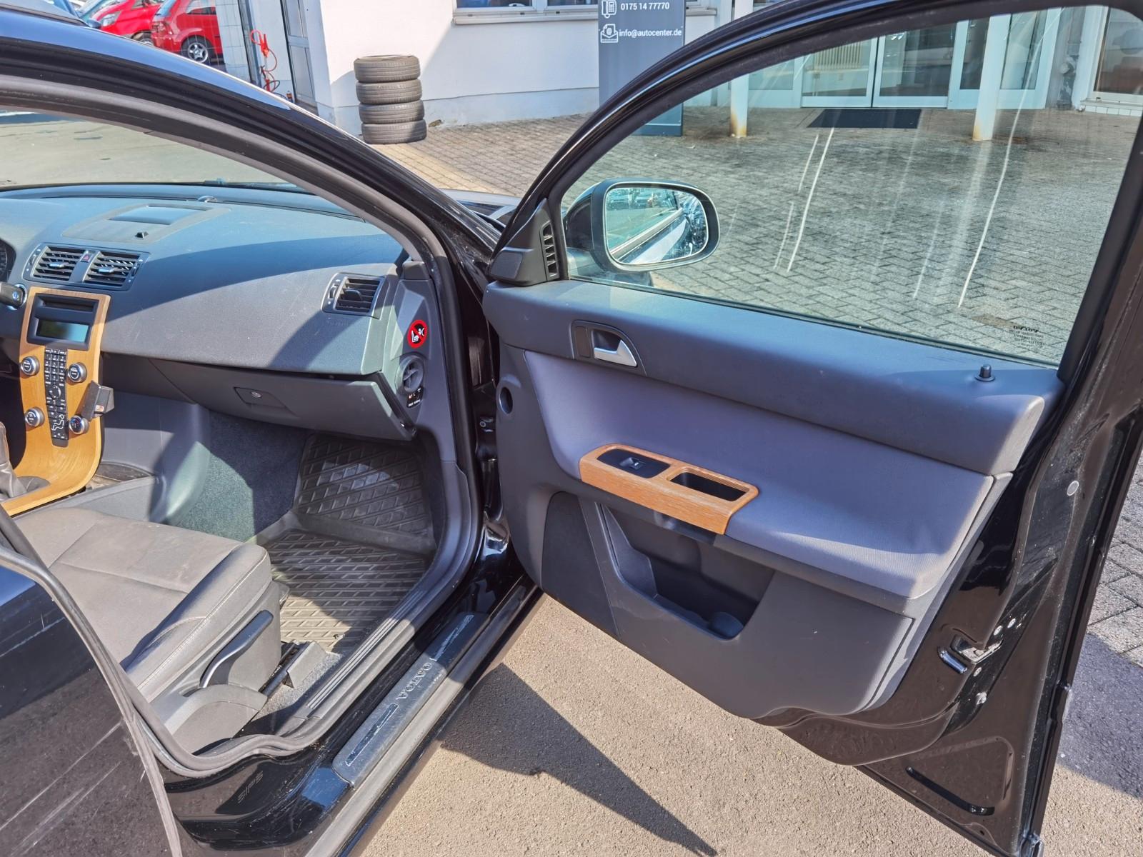 Volvo V50 2010 — photo 13