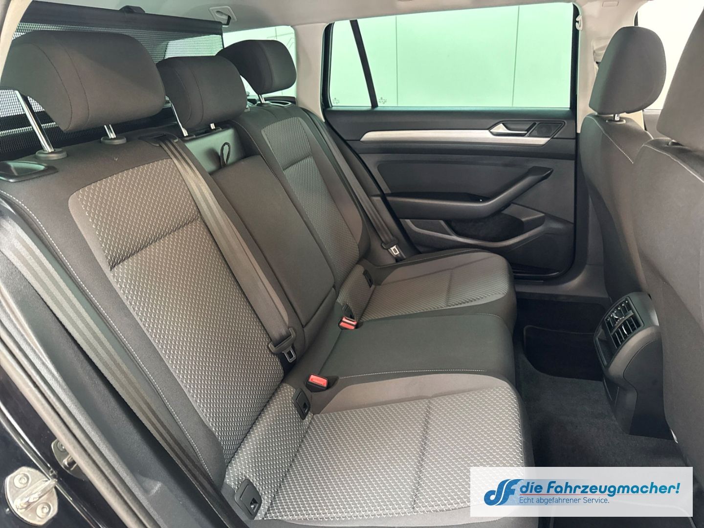 Fahrzeugabbildung Volkswagen Passat Variant Conceptline sch.AHK Navi LED ACC