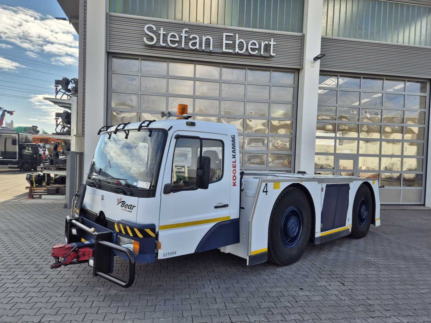 Fahrzeugabbildung Andere Kamag TowBear TT35/22-280 Flugzeugschlepper