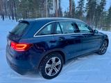 Mercedes-Benz GLC 400d Standhzg Pano 8fach AHK Luft HeadU - blaue Mercedes-Benz GLC 400