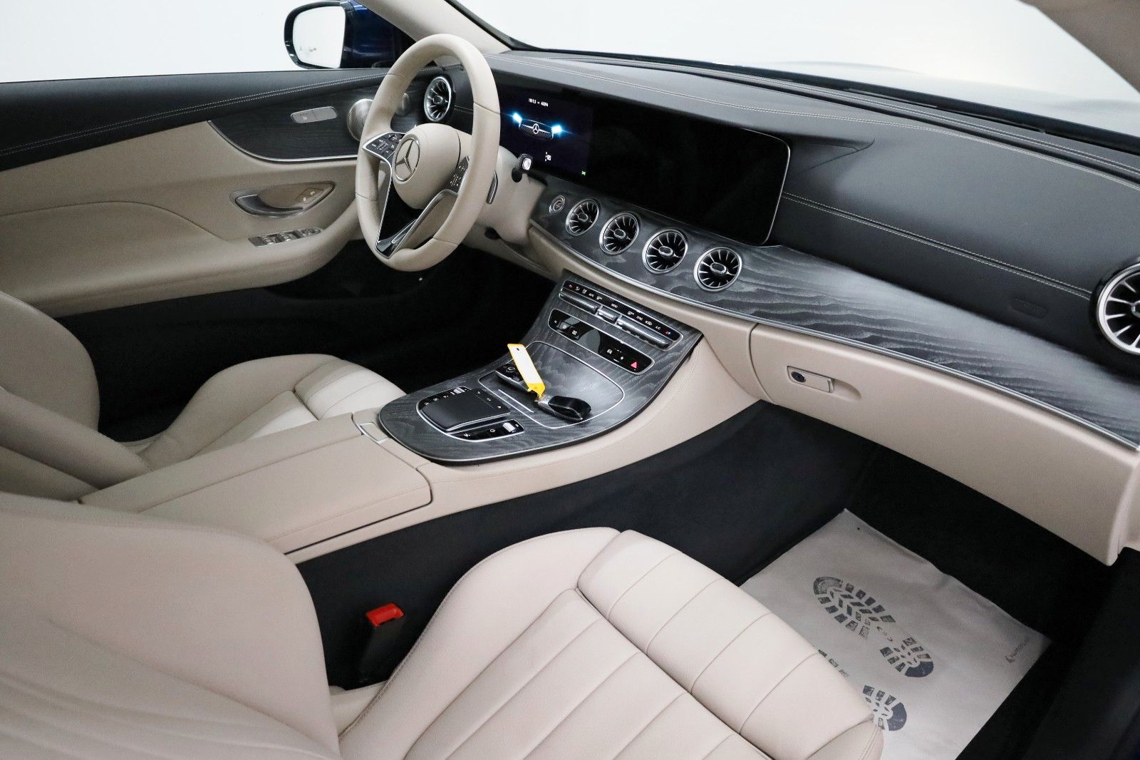 Fahrzeugabbildung Mercedes-Benz E 200 Coupe, Avantgarde, SH,Kamera,ACC,Panorama