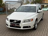Volvo V70 Kombi 2.0T Benzin+Gas R LINE - Volvo V70 mit Benzin-Antrieb: Kombi