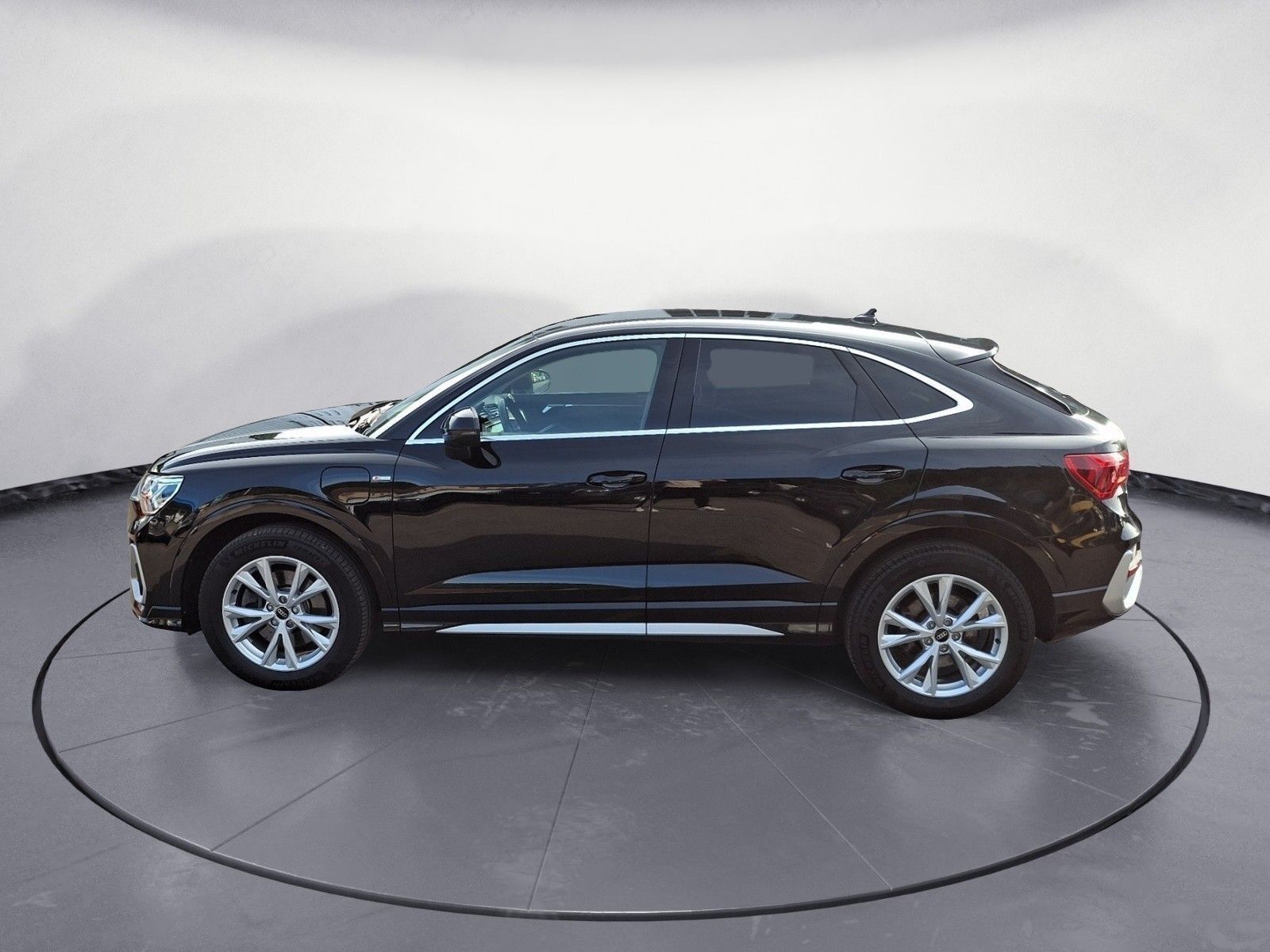 Audi Q3 Sportb. S line 45 TFSIe S tronic Kamera imagem 3