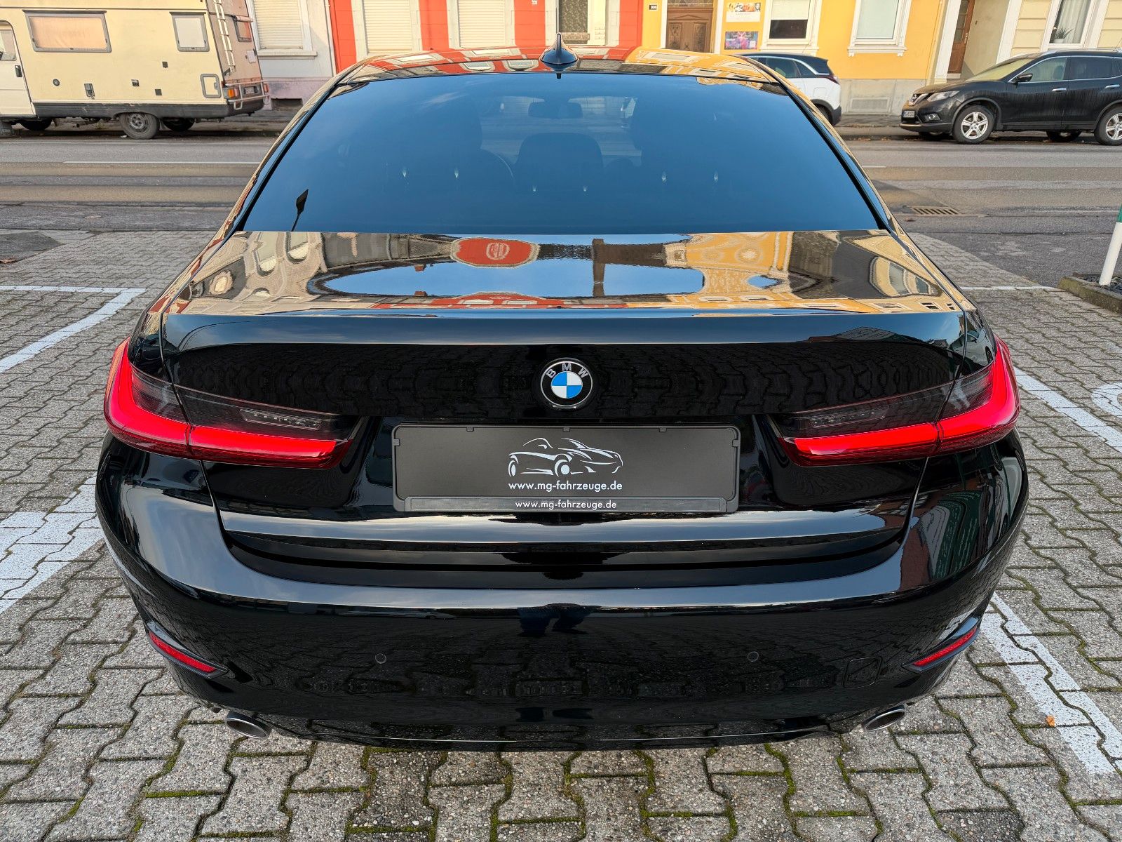 Fahrzeugabbildung BMW 318 d Sport Line NAVI STANDH LEDER LENKRADHEIZ.