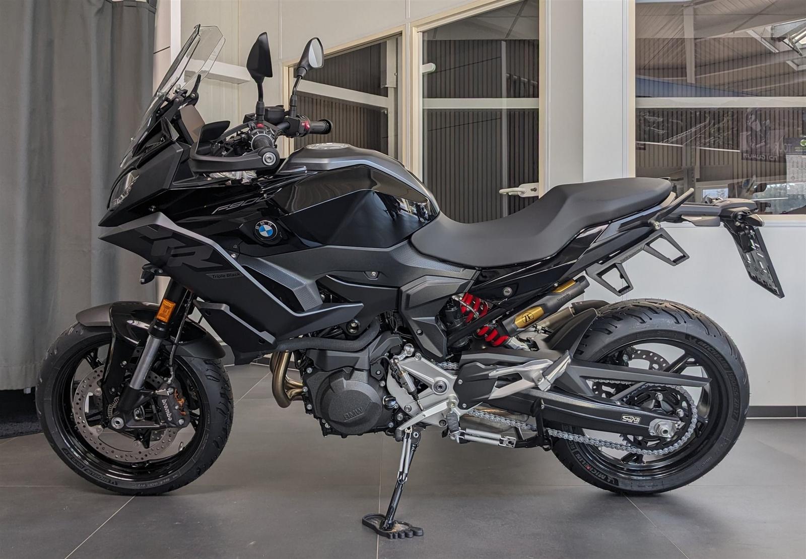 BMW F 900 XR Triple Black Komfort Dynamik Paket