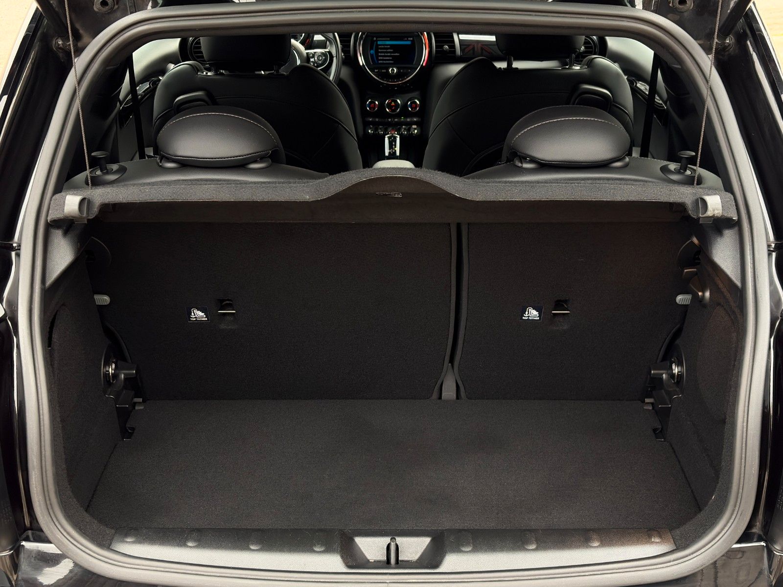 Fahrzeugabbildung MINI Cooper F56 Autom Chili Leder CarPlay Tempo. PDC