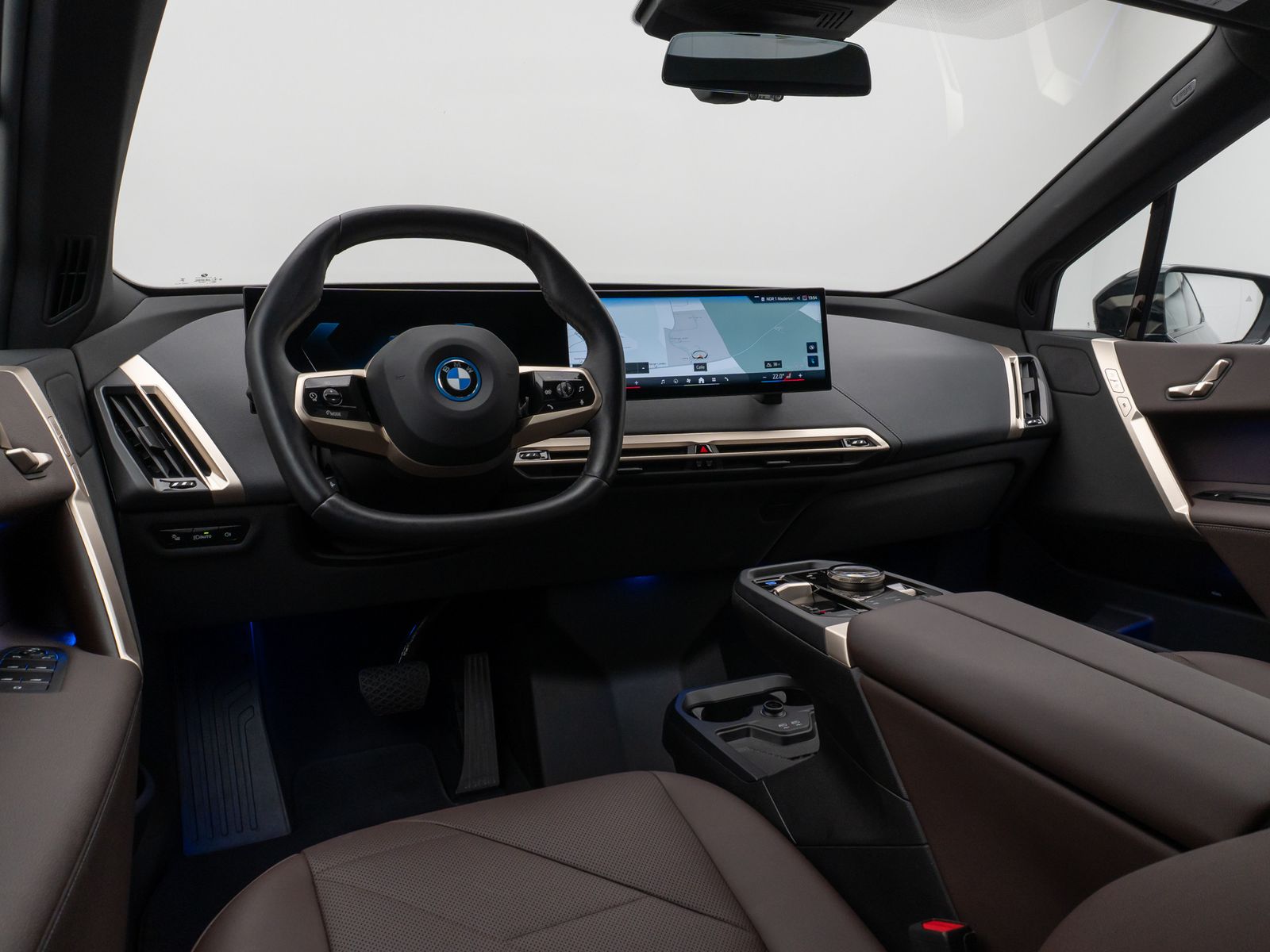 Fahrzeugabbildung BMW iX xD40 Panorama Kamera HiFi Komfort SkyLounge