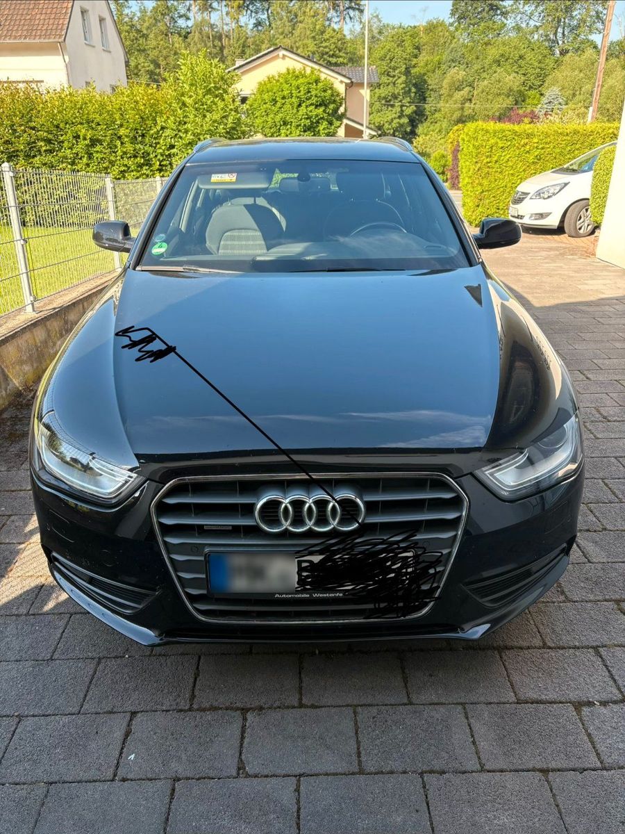 AUDI Audi A4 B8 Avant Quattro