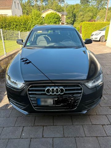 AUDI Audi A4 B8 Avant Quattro