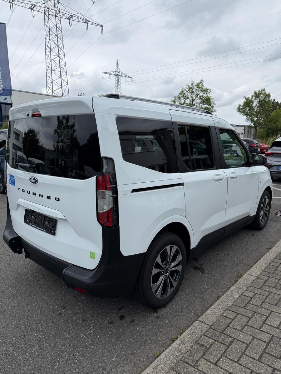 Ford Tourneo Courier Titanium imagem 2