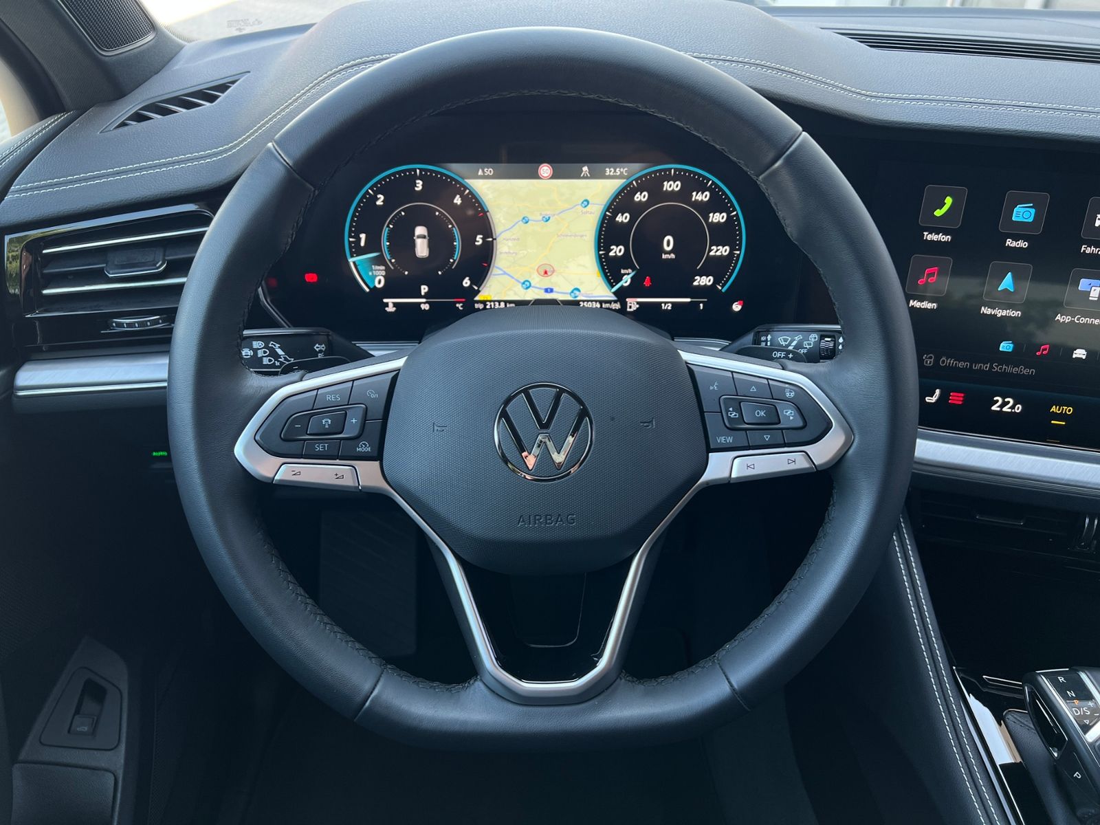 Fahrzeugabbildung Volkswagen Touareg 3.0 TDI 4MOTION *AHK, Luft, Leder, ACC,
