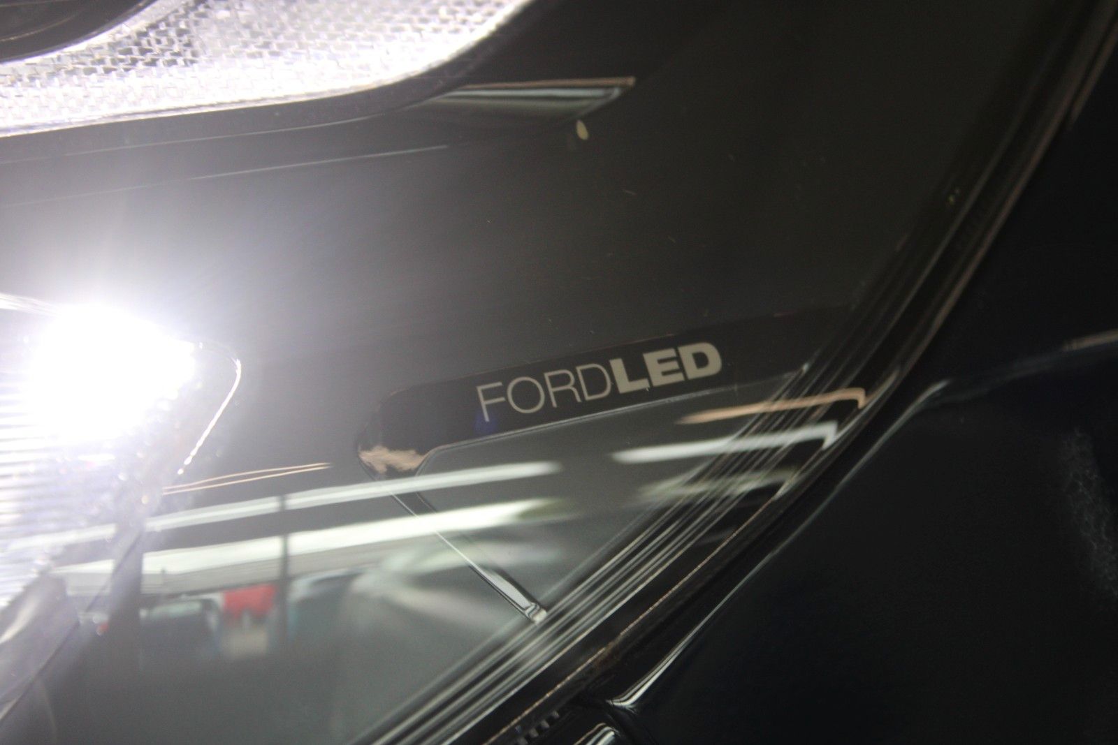 Fahrzeugabbildung Ford Transit Custom TREND L1 Kasten AHK + DACHTRÄGER