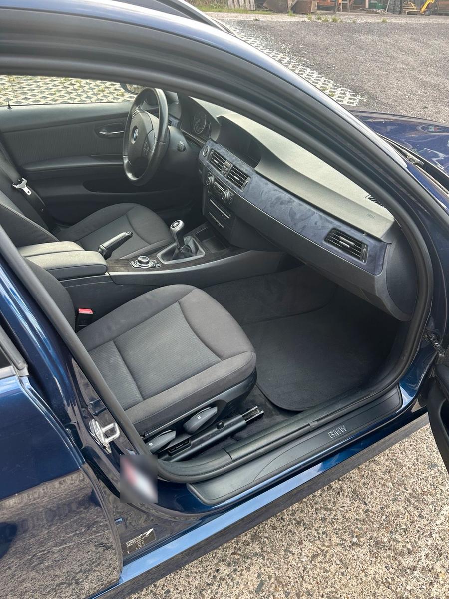 BMW 318 2011 — photo 5
