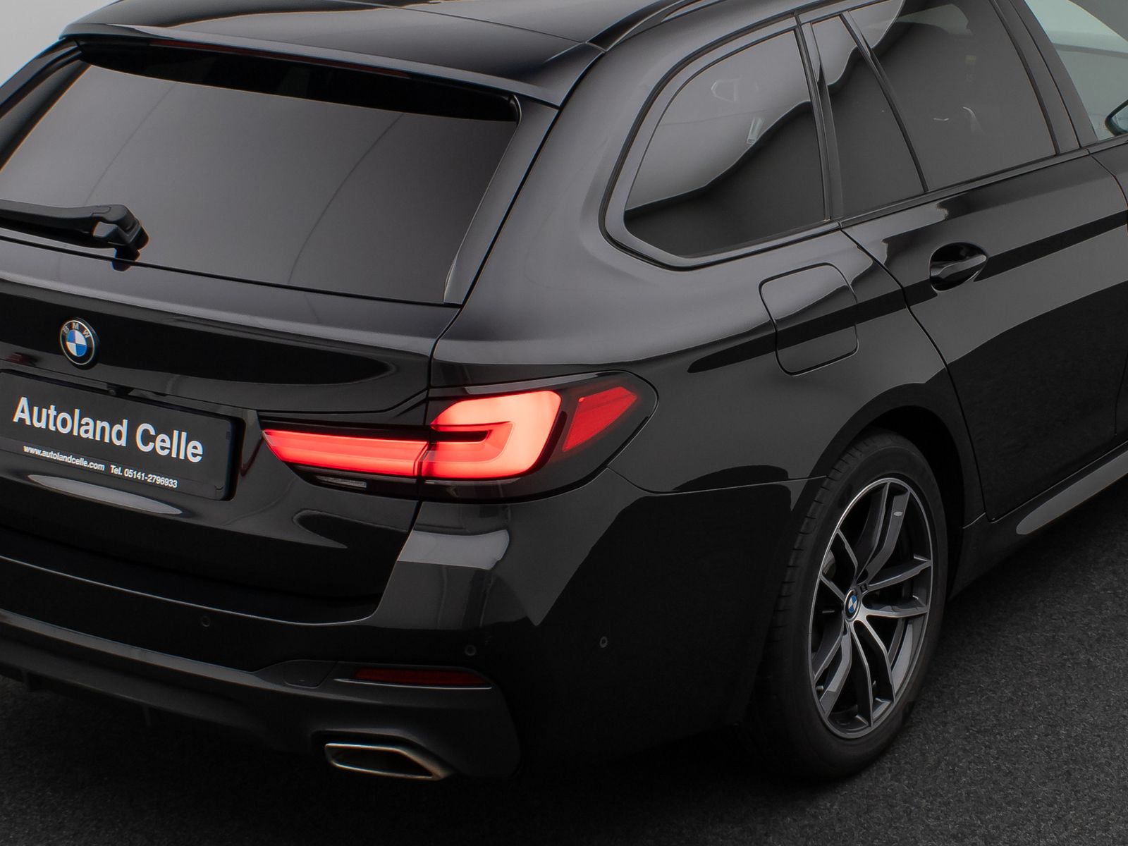 Fahrzeugabbildung BMW 520d xD M Sport Kamera HUD DAB HiFi Stop&Go AHK