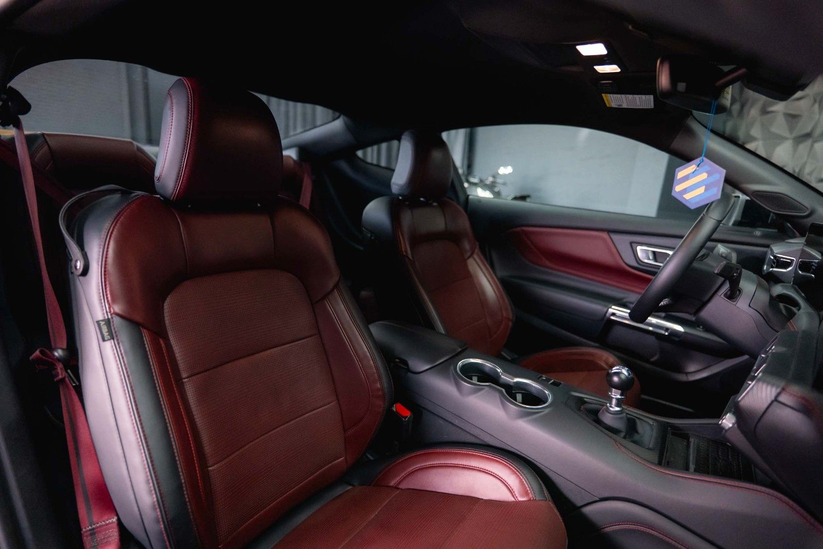 Fahrzeugabbildung Ford Mustang Fastback 5.0 Ti-VCT V8 Dark Horse 6-Gang