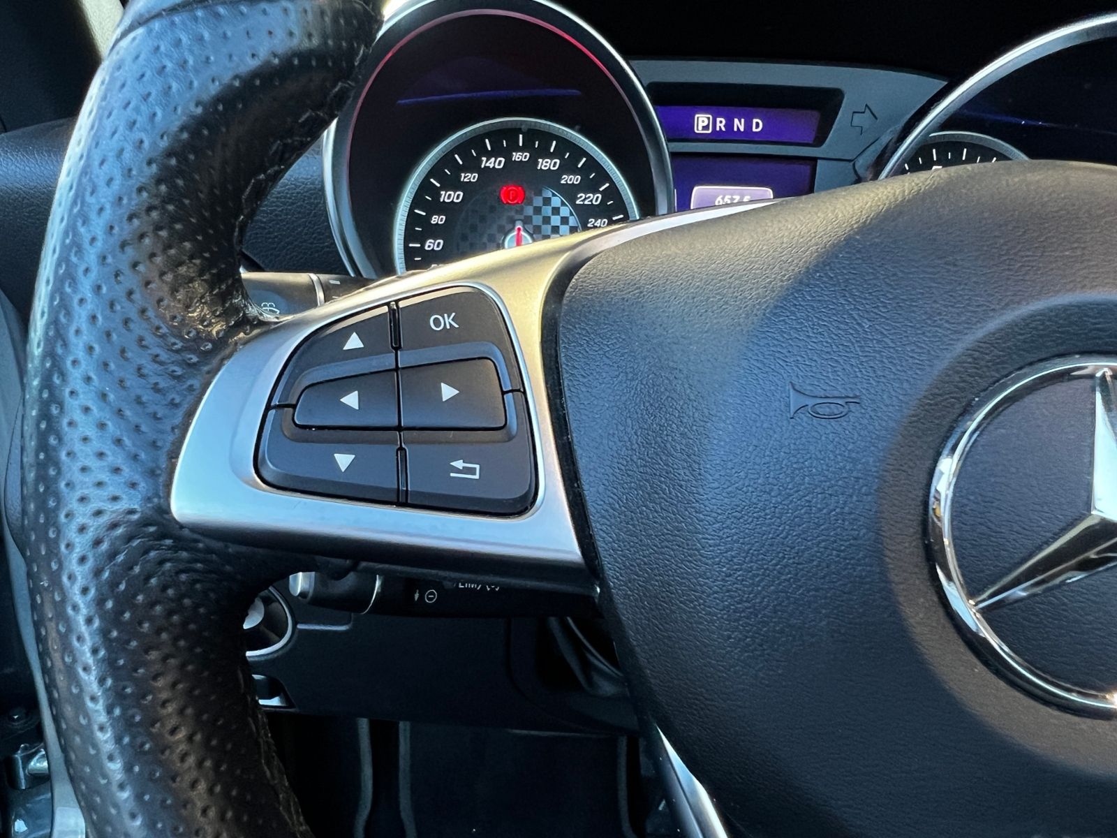 Fahrzeugabbildung Mercedes-Benz SLC 300 Memory AIRSCARF AHK LED