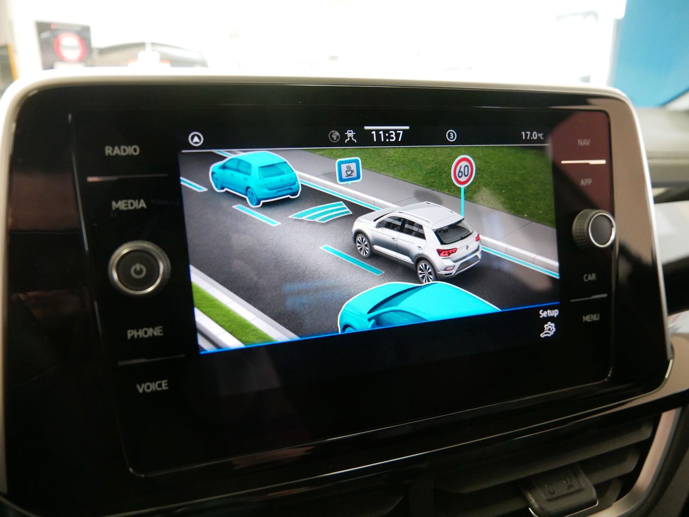 Fahrzeugabbildung Volkswagen T-Roc 1.5 TSI R-Line DSG Kamera ACC LED SHZ+LHZ